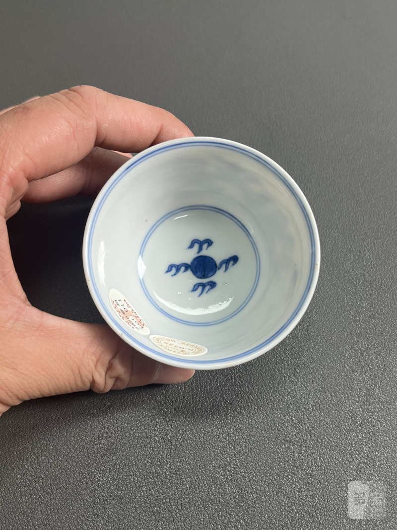 清康熙 仿成窑青花夔龙纹小杯 - 图10